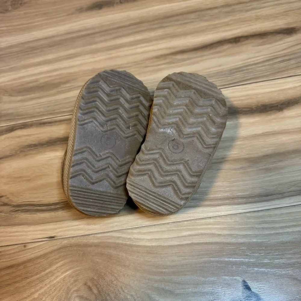 Target Toddler Size 5C Tan Slip-On House Slippers Comfortable Cozy Kids Casual